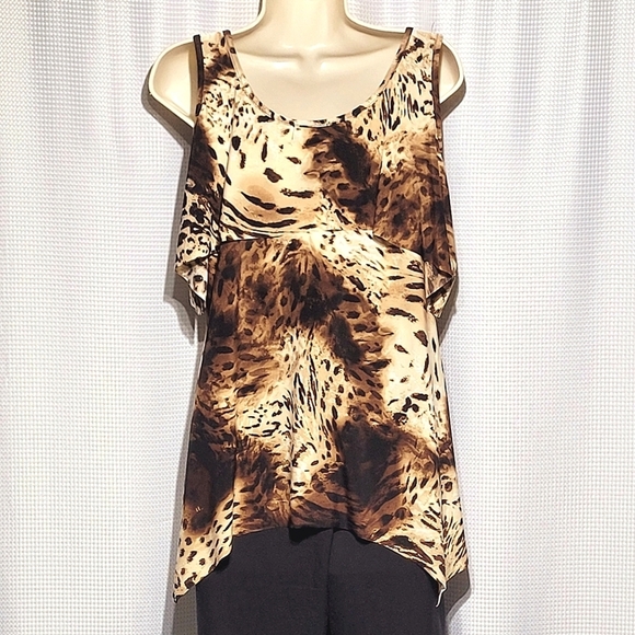 Georgia Rylie Leopard Print SharkBite Top Made in USA (L) - Picture 1 of 9